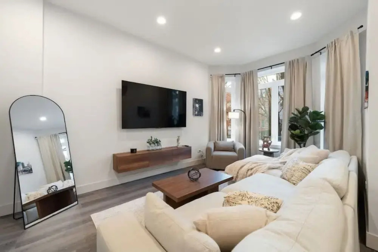 Wicker Park Luxe 2BR 2BA Condo