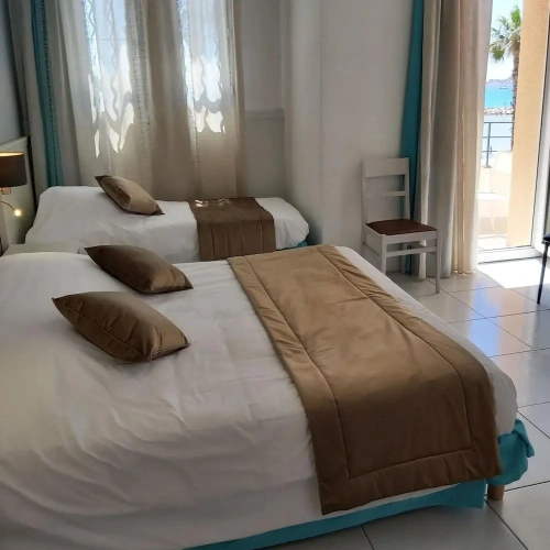 Standard Quadruple room with sea view