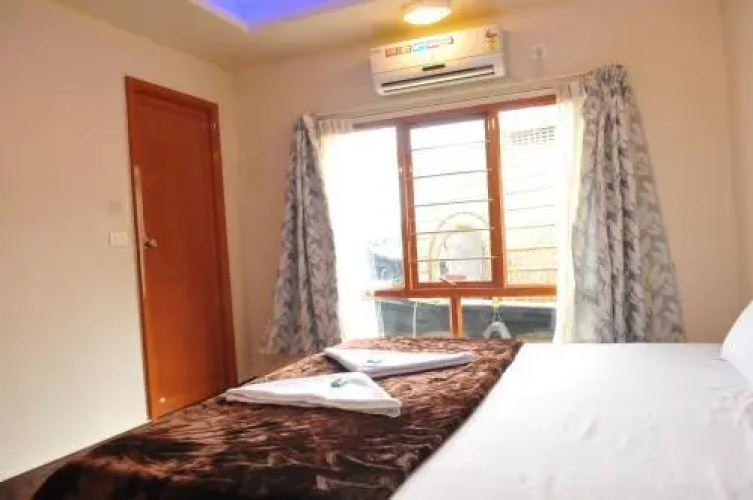 Sreekrishna Houseboat