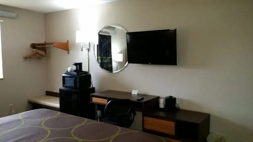 Super 8 Greenville
