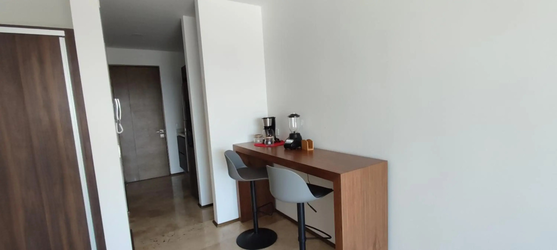 Menesse mitdtown2 , AVE 25TH