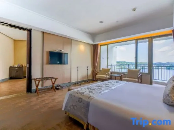 Deluxe Double room with lake view