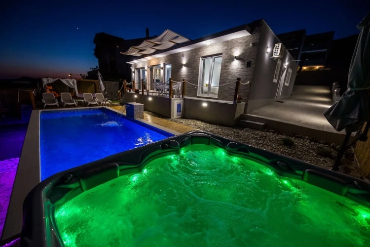 4 Bedrooms Luxury Villa with sea view