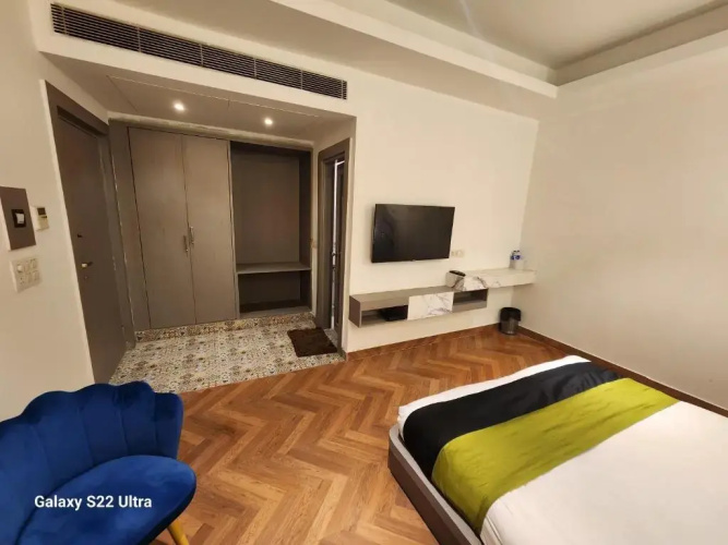 Square 9 Inn