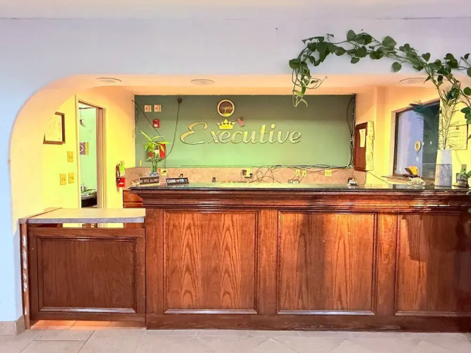 Executive Inn & Suites