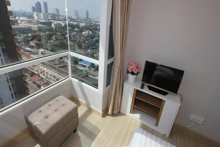 A Bed at Muangthong Thani