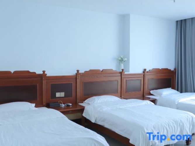 Standard Triple room with sea view