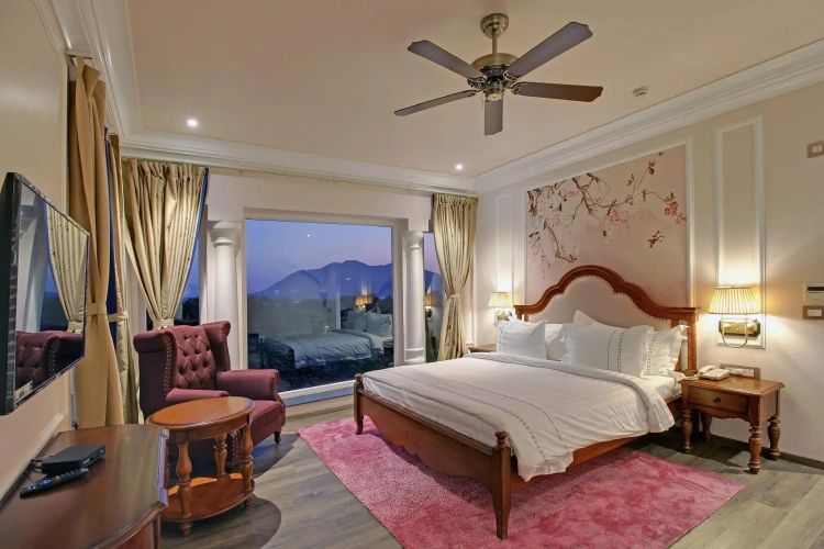 Deluxe Suite
