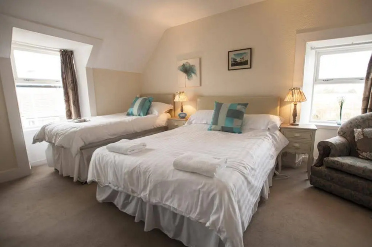 Castle Arms Hotel