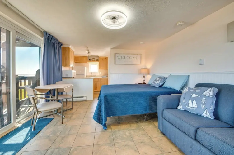 'beachfront 12' Condo on Old Orchard Beach