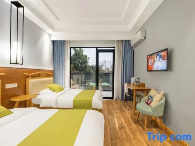 Standard Twin room with balcony