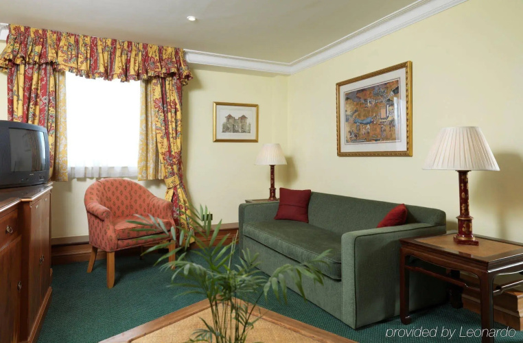 The Royal Angus Hotel