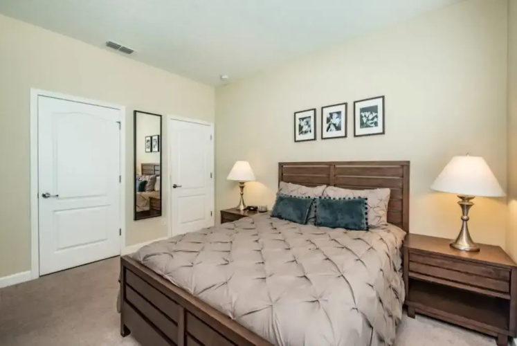 4 Bedroom 3 Bathroom Town Home With Pool