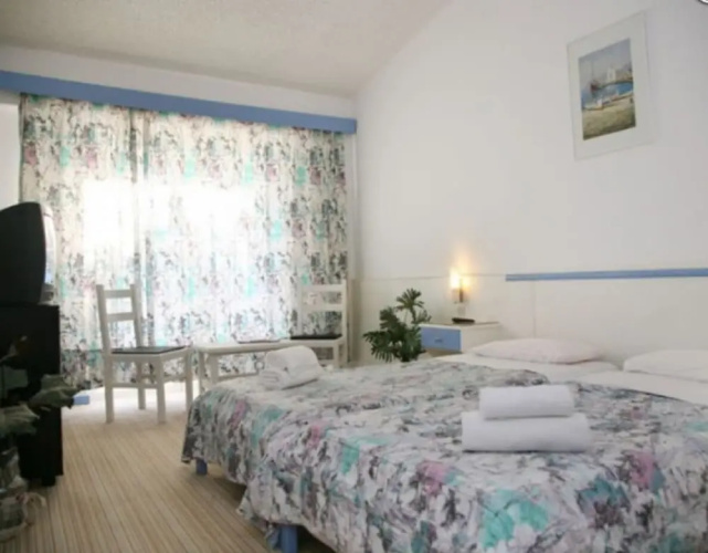 Caravos Hotel