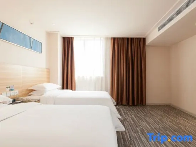 Suite with city view