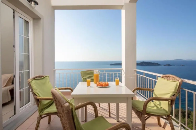 2 Bedrooms Apartment