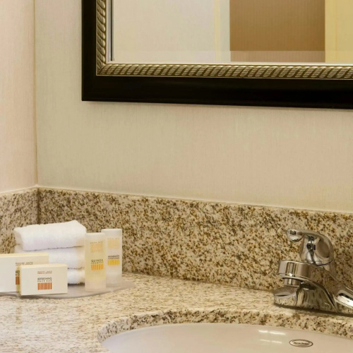 Courtyard by Marriott Houston Hobby Airport