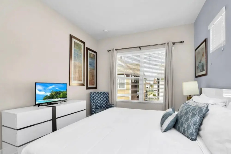 5 BR 6 BA Villa