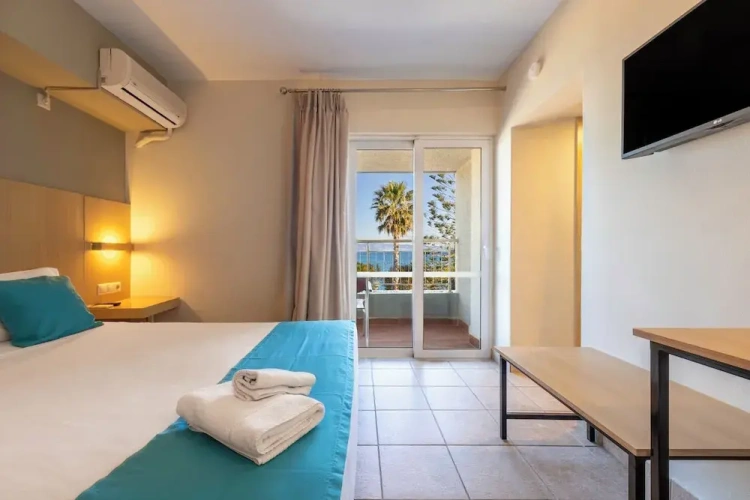 Double room with balcony and with sea view