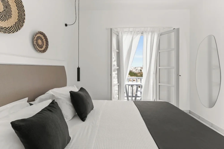 Standard Double room with balcony and with partial sea view