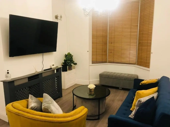 3 Bedrooms Apartment