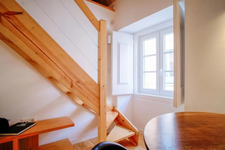 Bright And Sunny Apartment