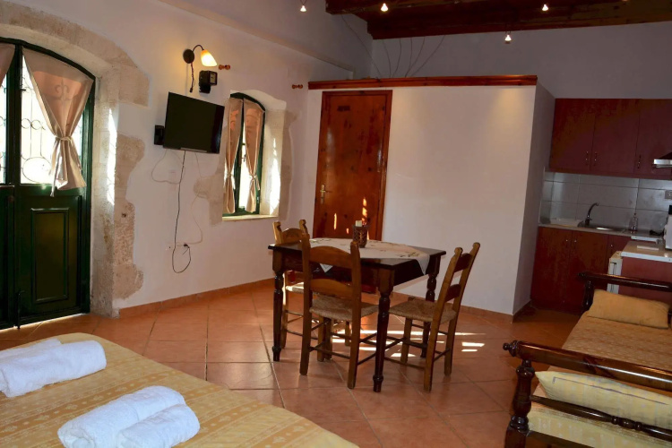 Skandalis Traditional Suites