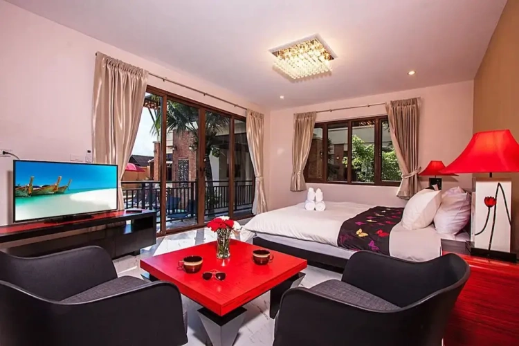5 Bedrooms Villa