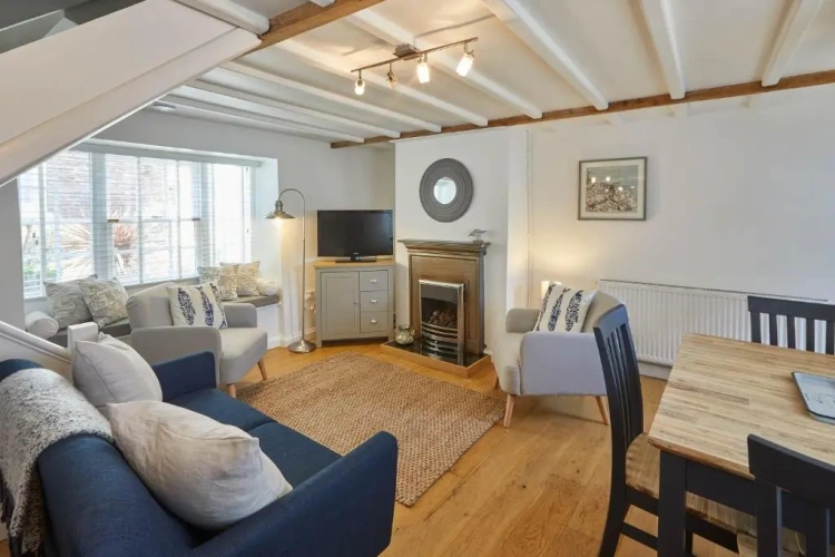 2 Bedrooms Cottage