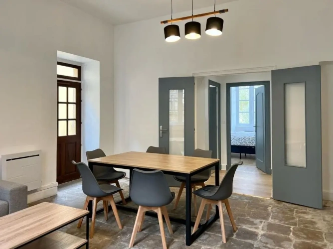 2 Bedrooms Apartment