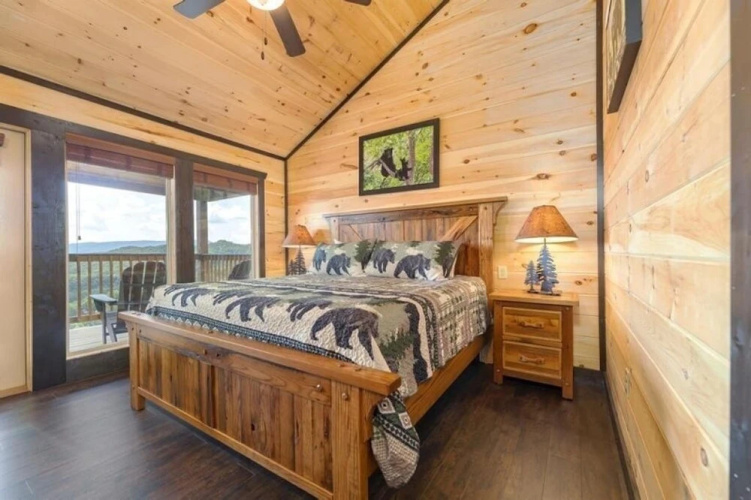 Above The Rest - 4 Bedrooms, 4.5 Baths, Sleeps 12 4 Home by Redawning