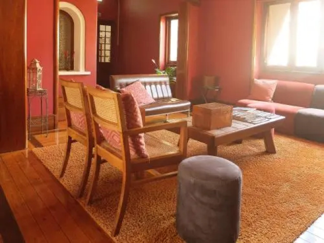 OC Salon Charm Hostel & Suites