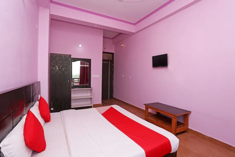 OYO 19406 Hotel Janta Palace