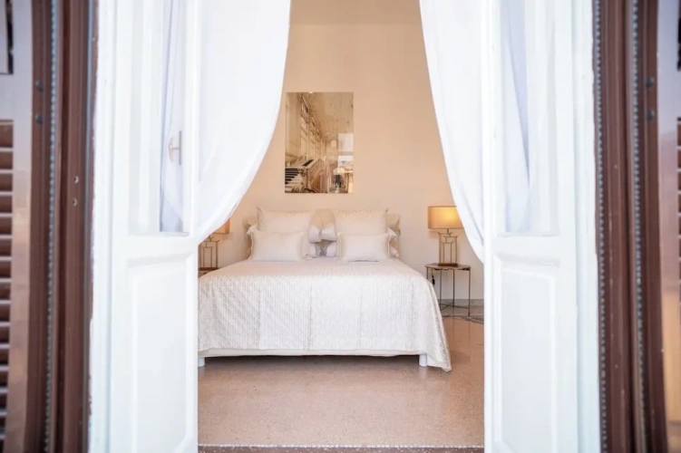 Deluxe Quadruple room with city view