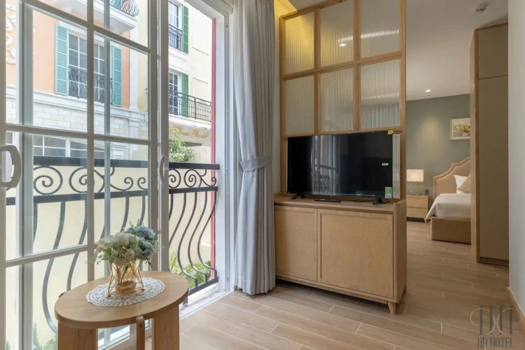 Deluxe Double room with city view