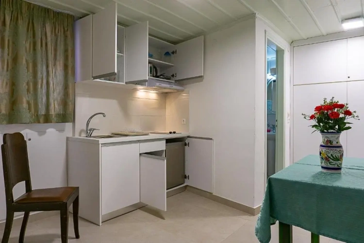 1 Bedroom Basement Apartment