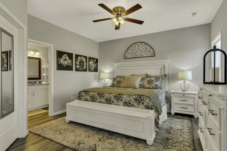 Sunset Bunker 3 Bedroom Condo by RedAwning