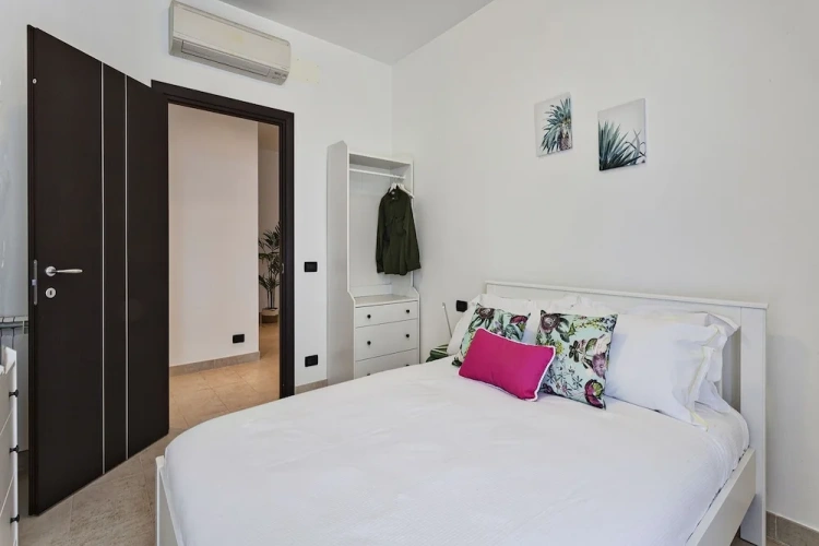 2 Bedrooms Classic Apartment