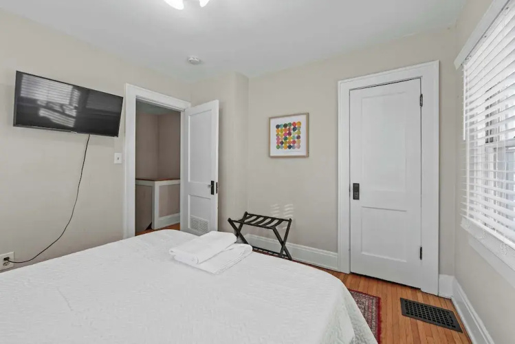 Tibet Twins Suites For 12!