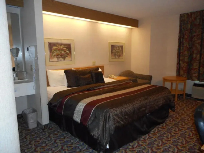 Pleasant Stay Inn & Suites