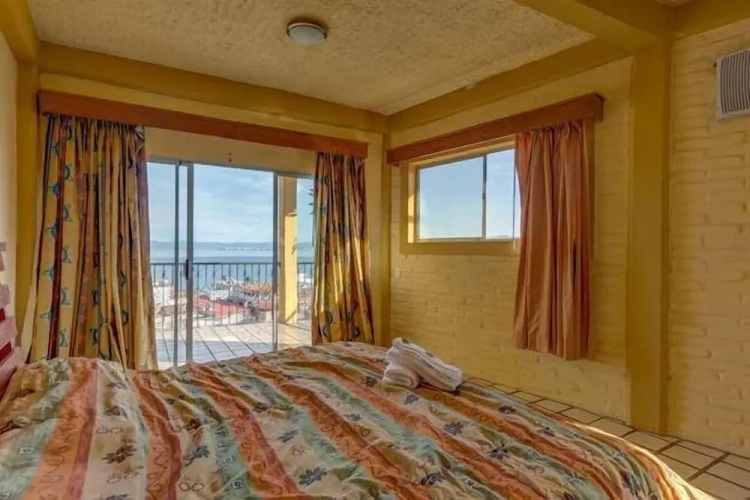 Suite with balcony and with harbour view