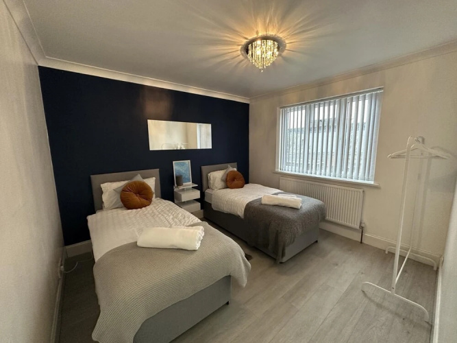 Comfortable and Stylish 3BD House in Luton