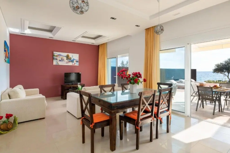 4 Bedrooms Villa