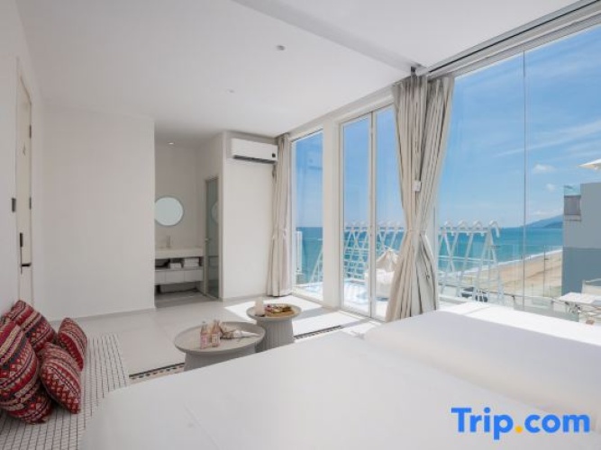 Suite with balcony