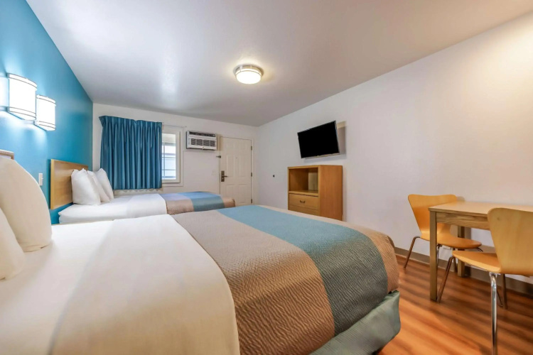 Motel 6 Canby, OR