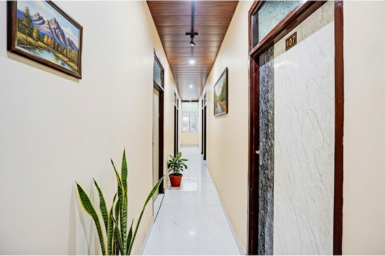 Fabhotel Ratraksh
