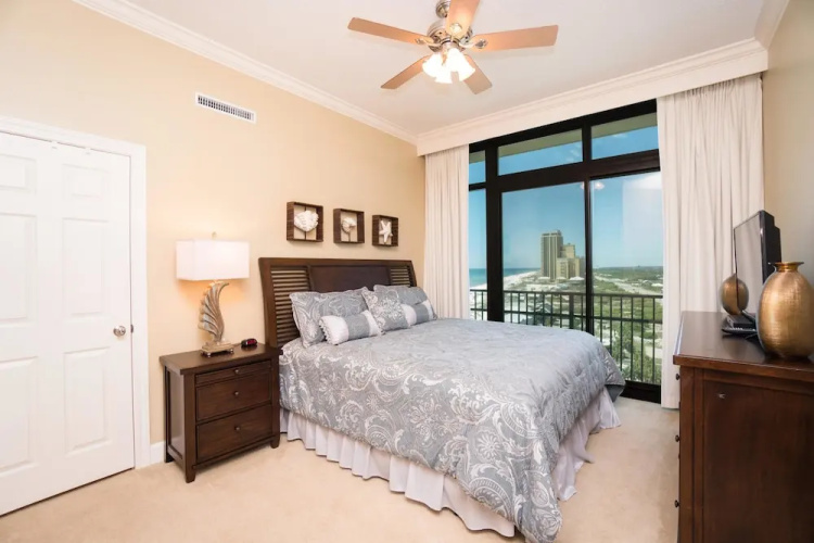 Phoenix West 1001 Apartment 4