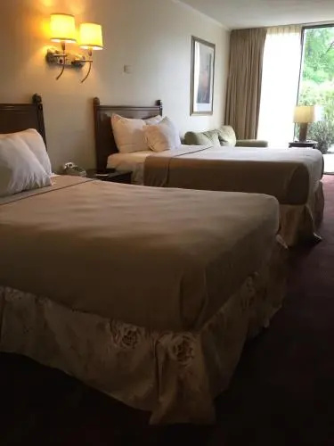 Cheshire Motor Inn