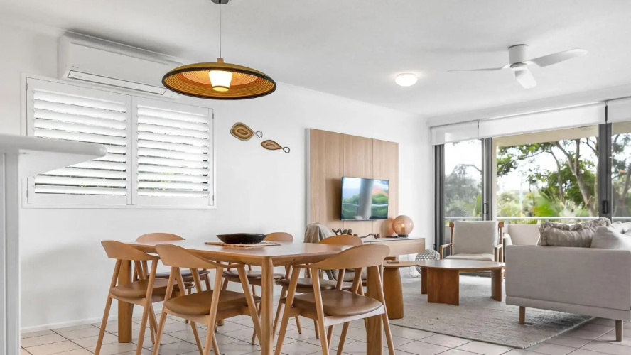Unit 3 21 Park Generous and Comfortable Beachside Abode
