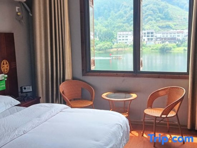 Standard Double room with river view